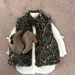 Faux fur leopard print vest!! Valerie stevens